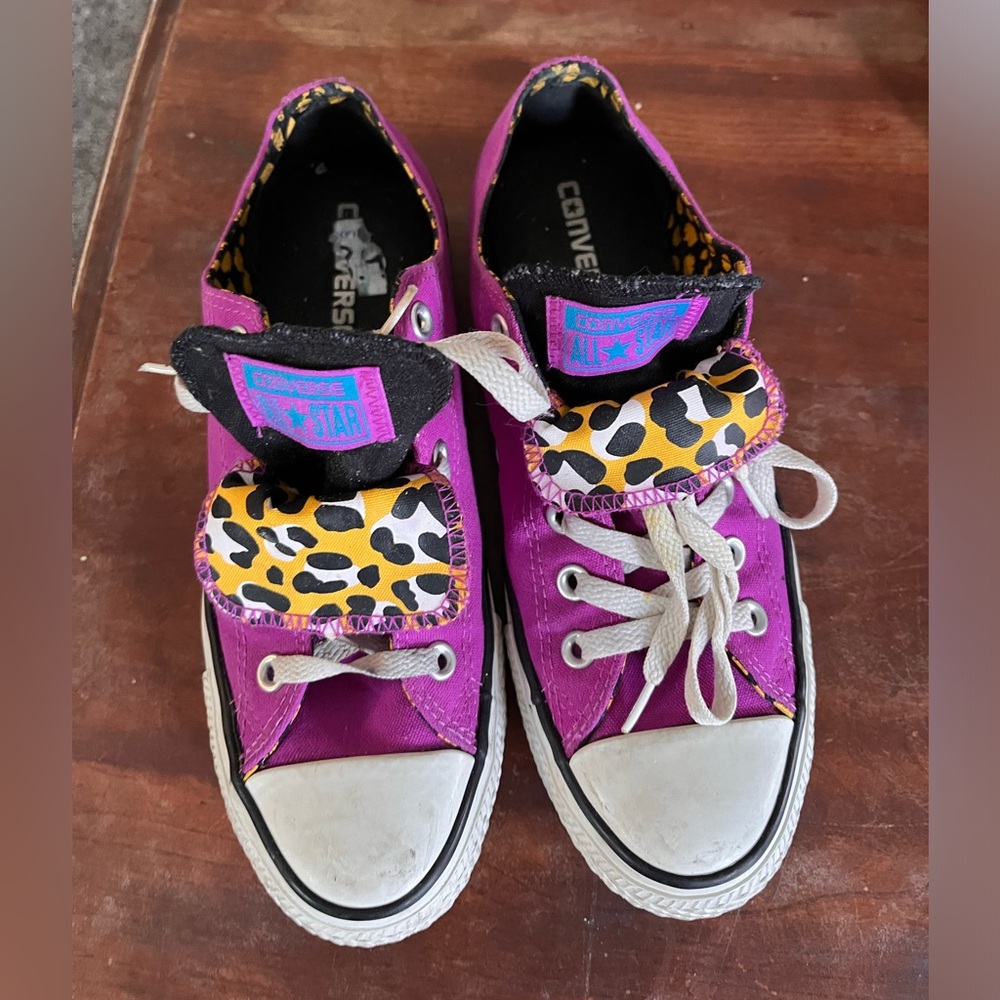 Size 9 women’s electric purple Converse